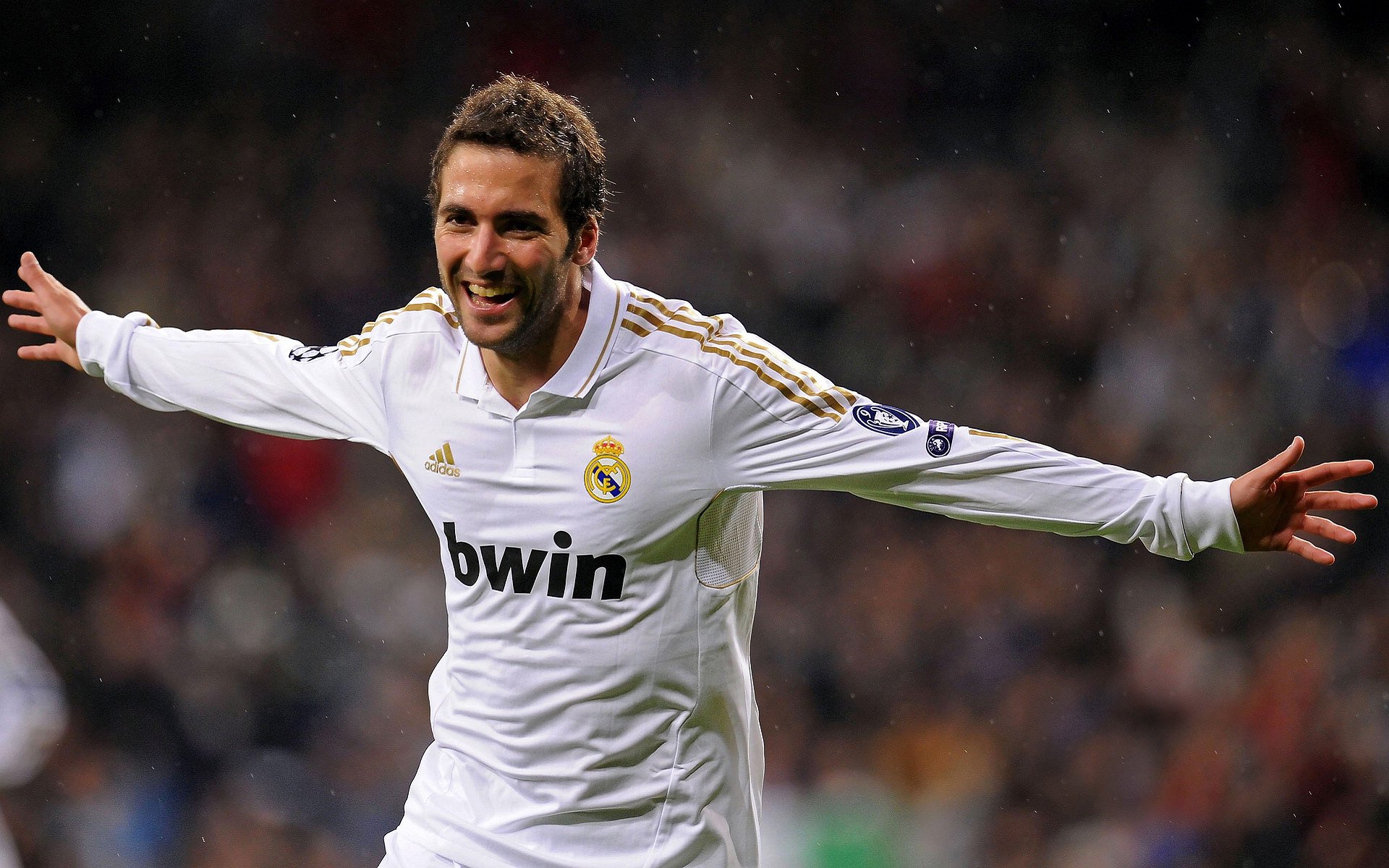 国王拿下山西队，詹姆斯在德甲争冠战接管比赛，体育世界里的同名传奇